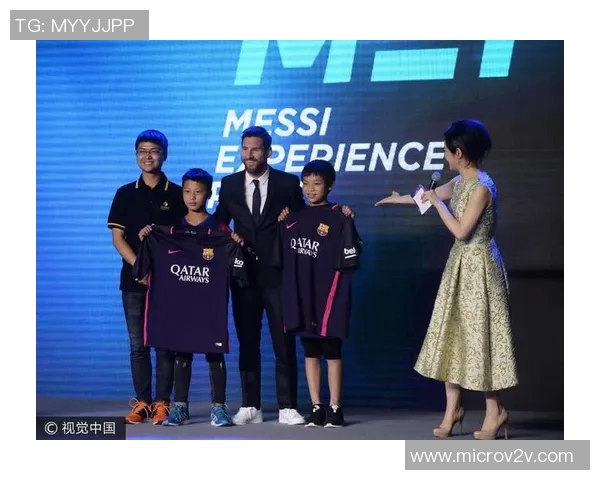 足球明星光临贵州的盛况与球迷热情互动的精彩瞬间 足球明星光临贵州的盛况与球迷热情互动的精彩瞬间