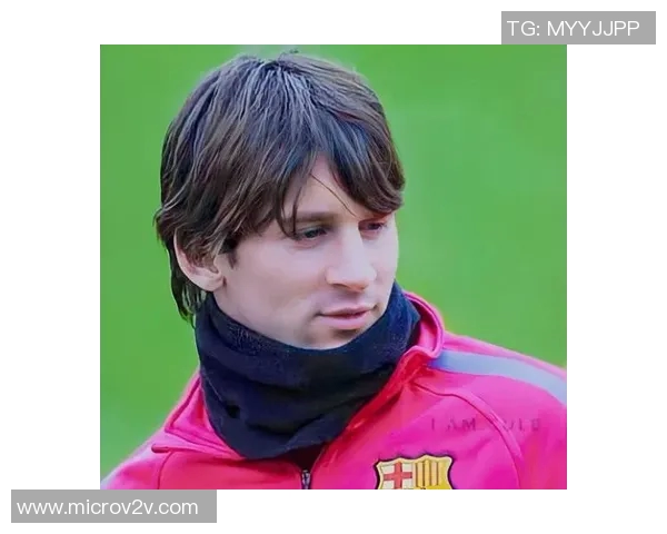 足球明星背后的故事与成就探索他们的成长历程与荣耀时刻